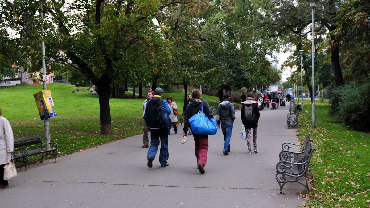 Policie dopadla nebezpečného muže, který uprchl z Bohnic
